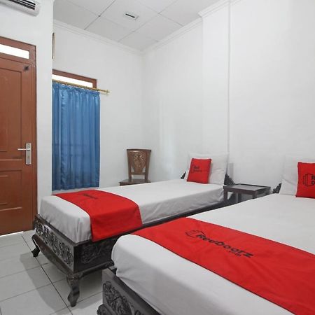 Reddoorz Plus @ Taman Siswa 3 Yogyakarta Exteriör bild