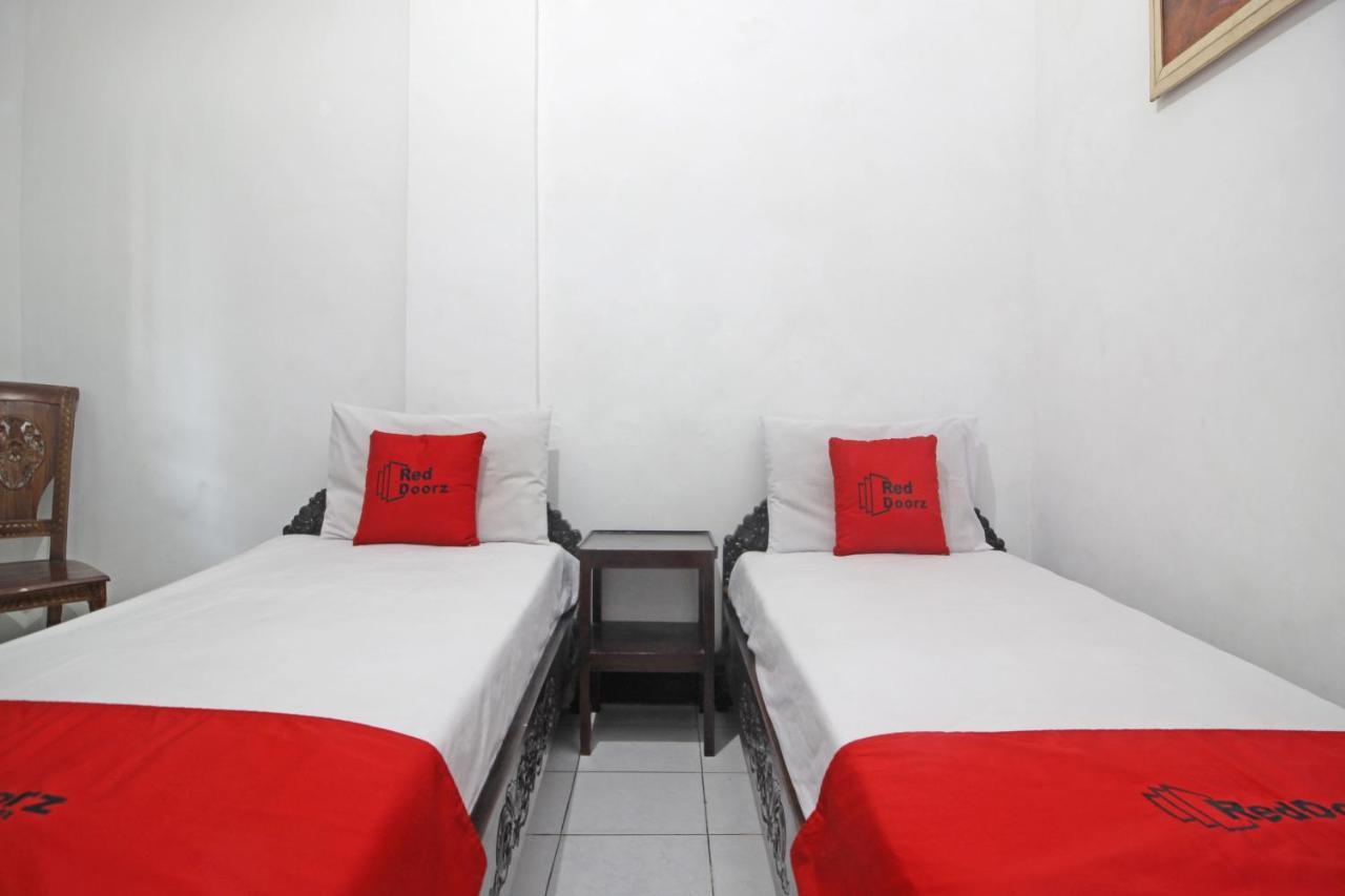 Reddoorz Plus @ Taman Siswa 3 Yogyakarta Exteriör bild